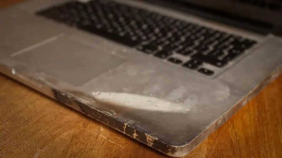 This is what could happen if you don’t replace your MacBook battery in time